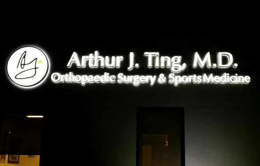 ext-body4_drting-monument-night Illuminated monument sign at night installed by BLR Visual Communications